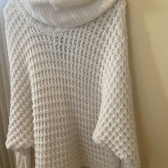 Express White Knit Turtleneck Jumper Chunky Sweater Long Sleeve Large NWT - Picture 1 of 11